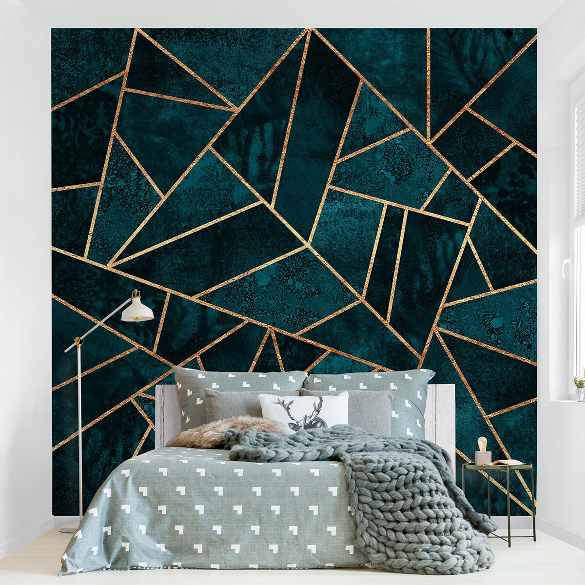 Schlafzimmer Tapete hinterm Bett – Dunkles Türkis mit Gold